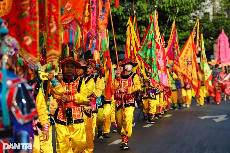Tết Nguyên tiêu tưng bừng của người Hoa ở TPHCM